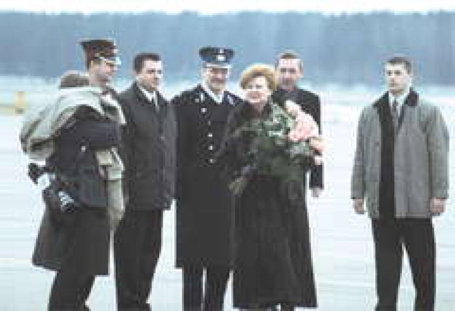 Президент Латвии вернулась на родную землю.