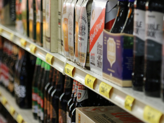 Повысится акцизный налог на алкоголь, табак и сладкие напитки