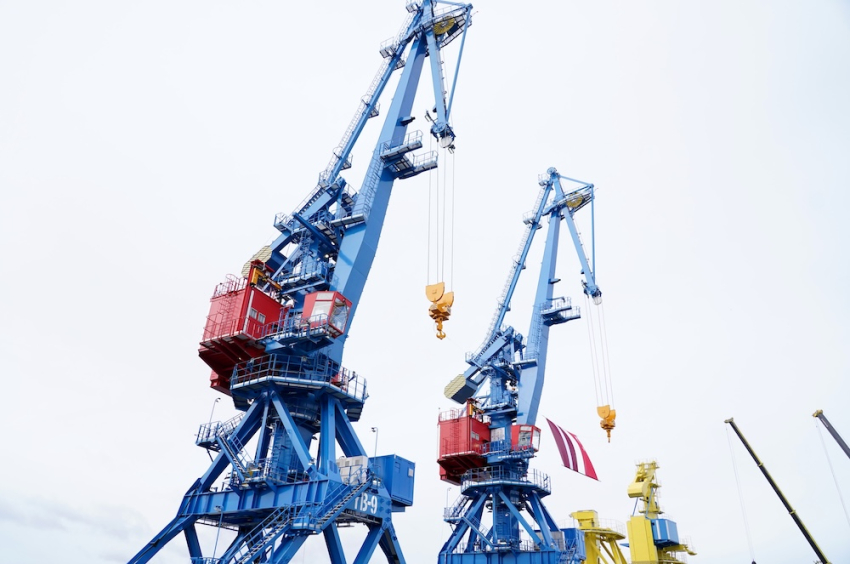 За десять месяцев в латвийских портах перегрузили меньше грузов