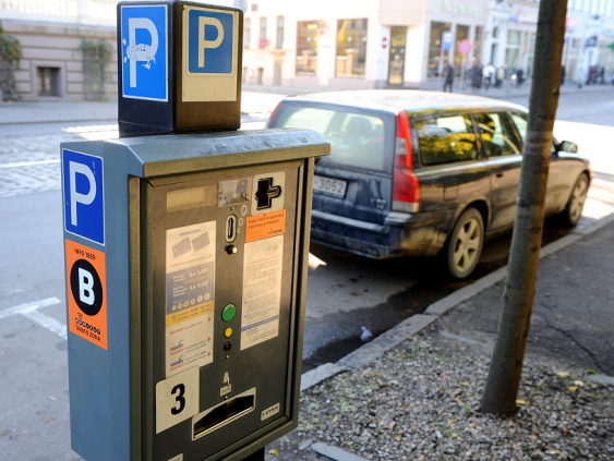 Рижская дума продолжает ликвидировать бесплатные автопарковки
