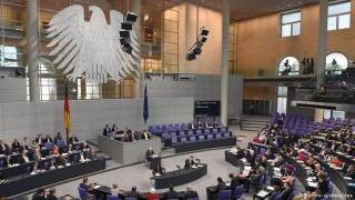 Немецкий парламент - прекрасное место для приработка. 