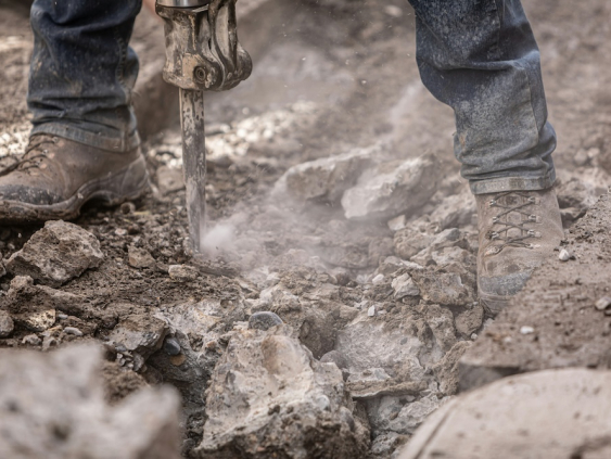 Десятки работодателей Латвии несправедливо эксплуатируют украинских беженцев