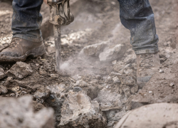 Десятки работодателей Латвии несправедливо эксплуатируют украинских беженцев