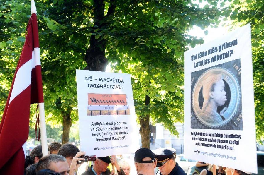 НАТО — Латвии: У нищих слуг нет - сами стерегите свои рубежи