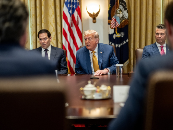 Рынки в шоке: Трамп хочет 200% пошлины на лекарства