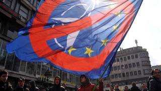 Сербия отказывается от антироссийской истерии