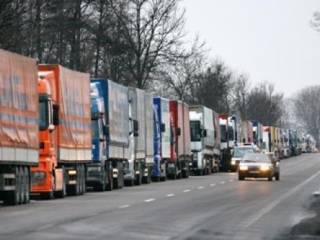 Заторы на границе: растет спрос на услуги автоперевозчков