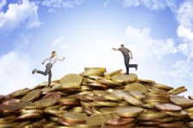 Богатых все больше, но бедных вроде меньше не становится.