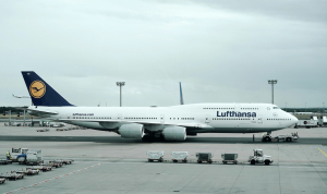 Прибыль Lufthansa во втором квартале более чем удвоилась
