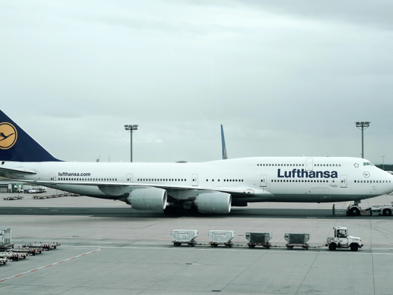 Прибыль Lufthansa во втором квартале более чем удвоилась