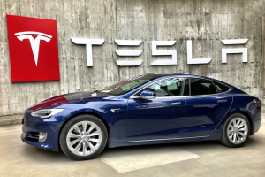 Прибыль Tesla в третьем квартале сильно сократилась