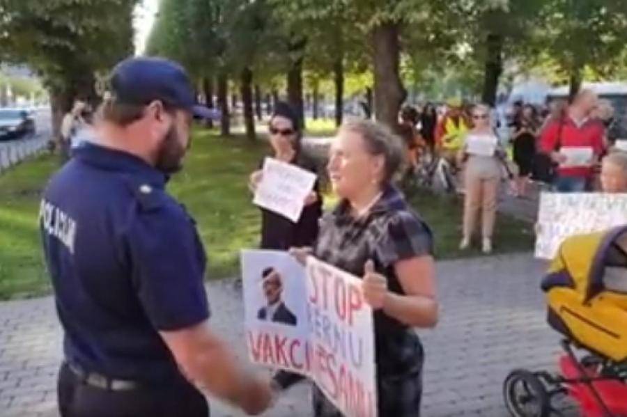 Сегодня в Риге у здания кабинета министров прошла очередная протестная акция.