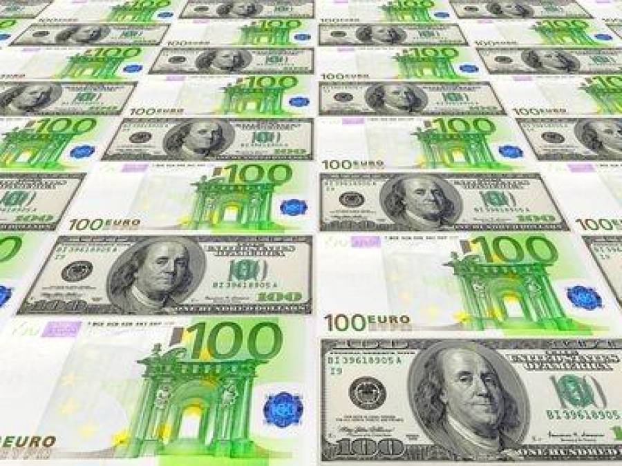Доллар идет на рекорд. Евро отступает
