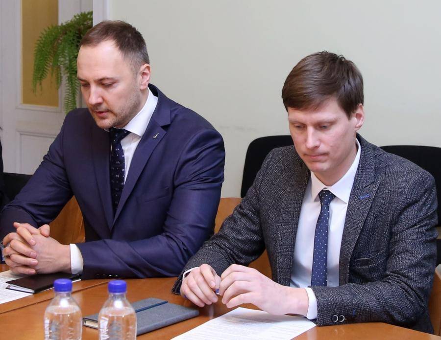Немиро и Гиргенс получили допуск к гостайне