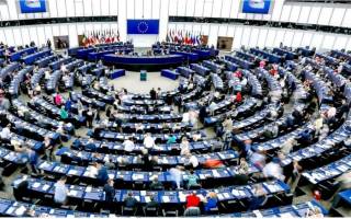 Чиновники на грани истерики: обед в столовой Европарламента стал на 50 центов дороже