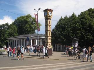 Старинные часы еще идут...