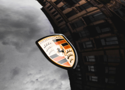 Porsche не будет производить аккумуляторы для своих электромобилей