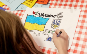 В среднем за месяц в Латвии регистрируется 500-600 новых украинских беженцев