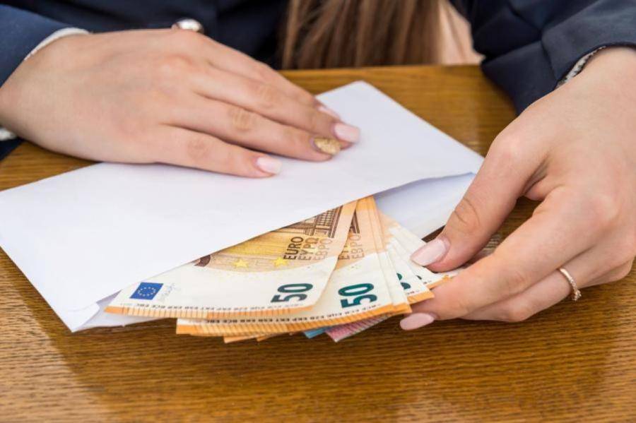 Стало известно, сколько теряет каждый житель Латвии из-за коррупции в стране
