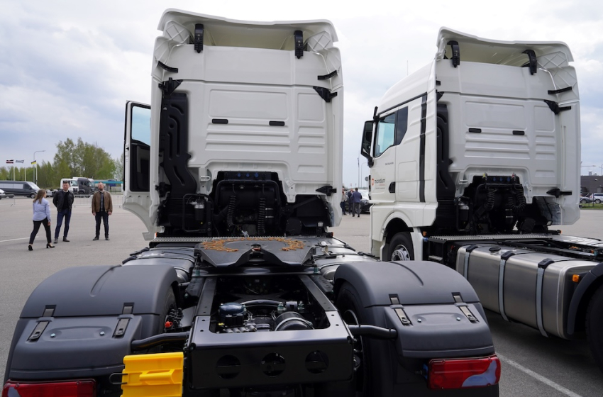 Президент требует пересмотреть закон об увеличении дорожных пошлин для грузовиков