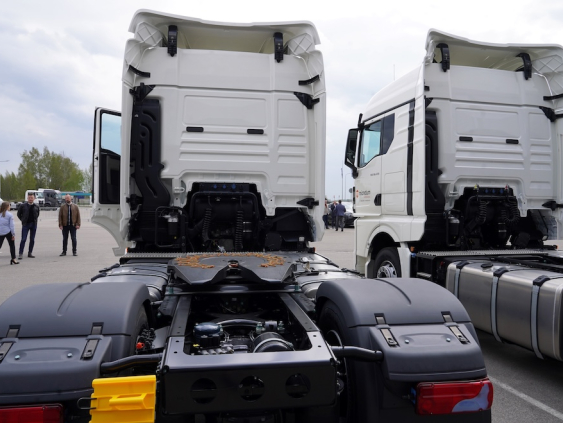 Президент требует пересмотреть закон об увеличении дорожных пошлин для грузовиков