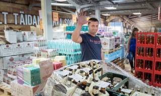 Пиво дешевле воды? Алкогольные магазины Латвии снизили цены