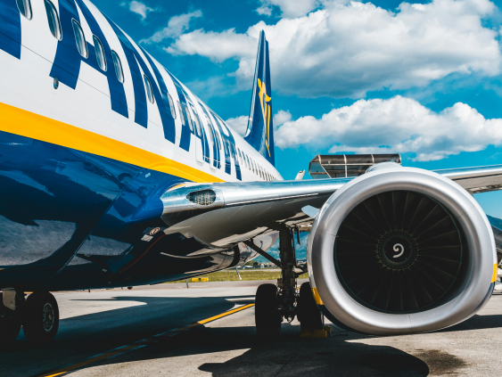 Прибыль Ryanair за год снизилась на 16%