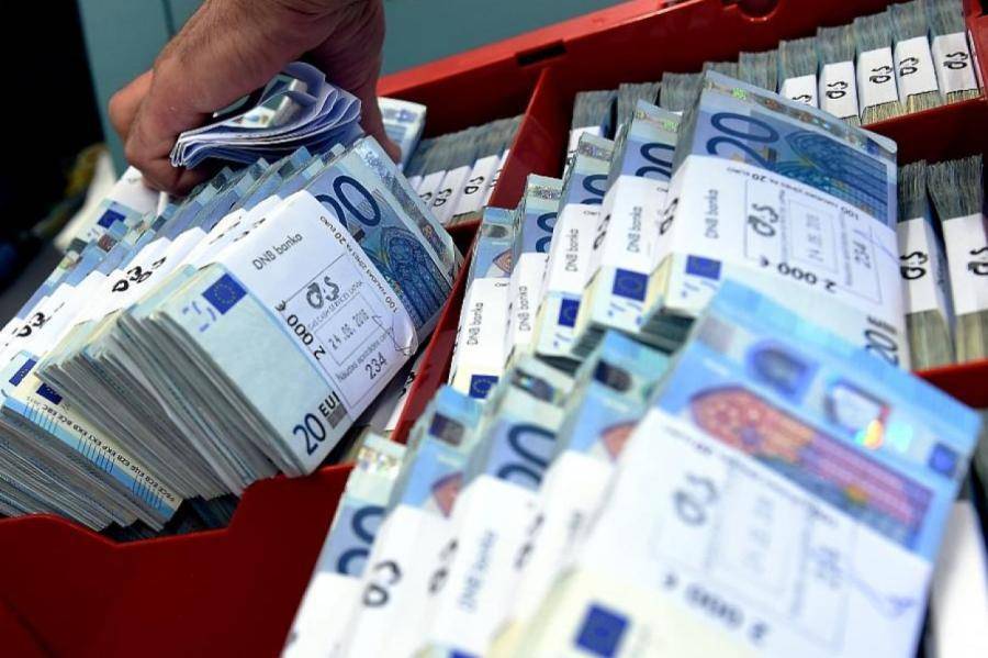 У депутатов в этом году более высокие зарплаты и компенсации