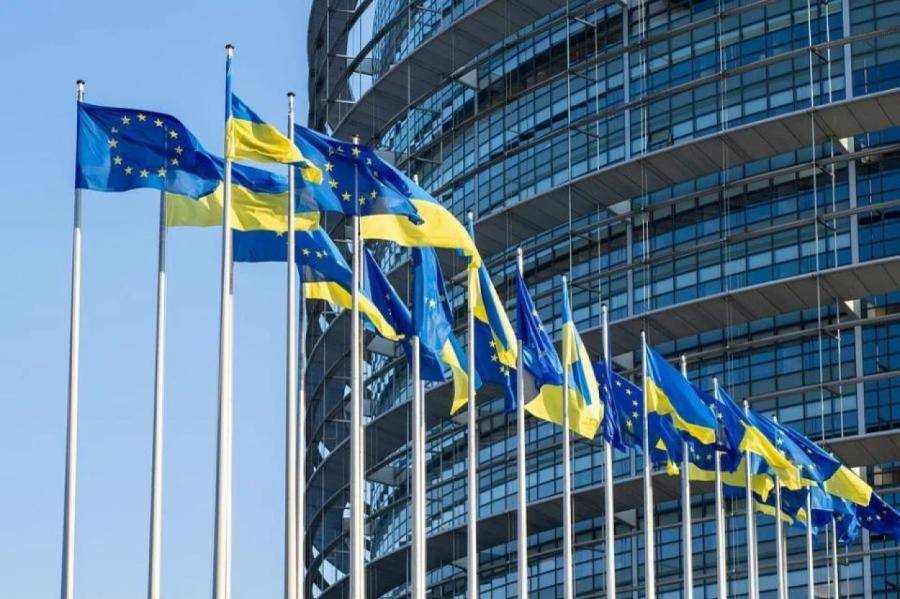FT: экономика еврозоны в 2023 году сократится из-за энергокризиса