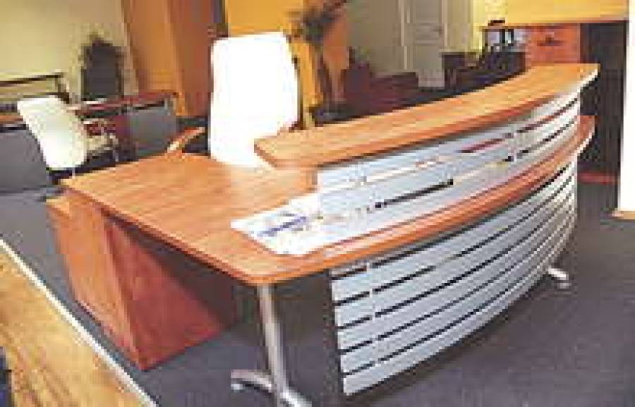 Стол секретаря &mdash; лицо офиса.