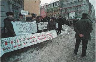 Сейм привык к пикетам