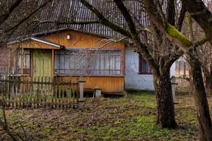 Как в Латвии сделать легальным дом-«призрак»?