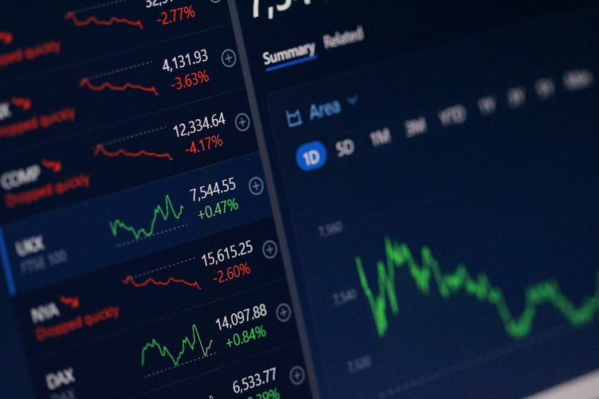 Инвесторы опасаются инфляции: акции падают, нефть дорожает
