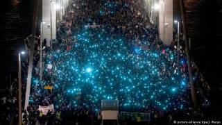 Венгры протестуют против налога на Интернет