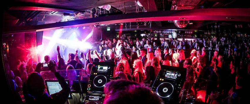 Закрывается старейший ночной клуб Таллина Cafe Amigo