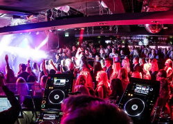 Закрывается старейший ночной клуб Таллина Cafe Amigo