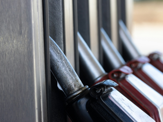 Цены на топливо в Латвии меняются равномерно и стабильно - ассоциация