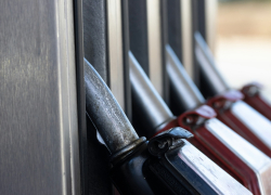 Цены на топливо в Латвии меняются равномерно и стабильно - ассоциация