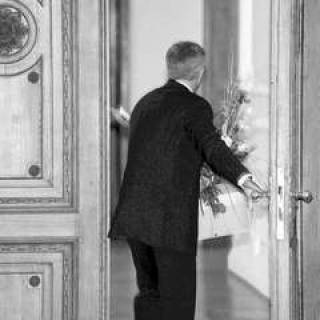 Шкеле покинул парламент