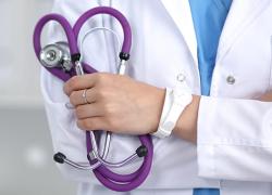 Латвийским врачам добавят 221 евро, санитарам - 60 евро