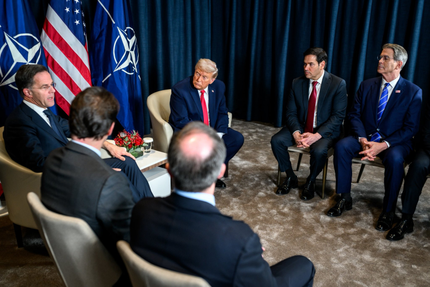 Трамп отказался вводить новые таможенные пошлины для европейских стран