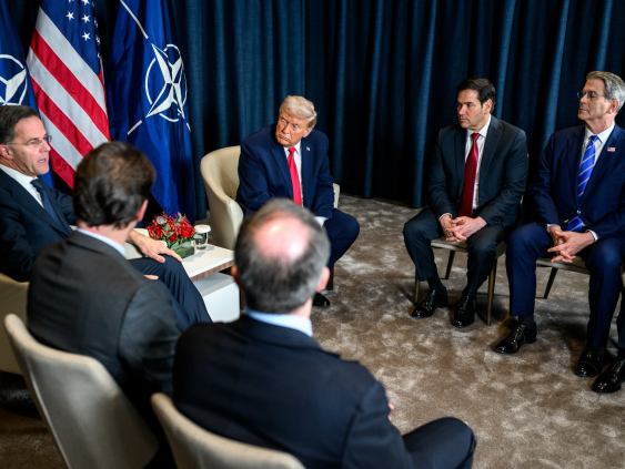 Трамп отказался вводить новые таможенные пошлины для европейских стран