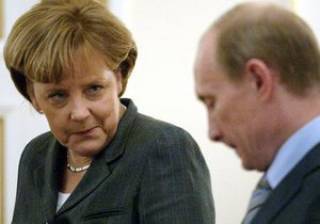 Меркель позвонила Путину, чтобы обсудить Украину и вирус Эболы