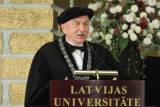 Уже в следующем месяце профессор в Латвии заработает не меньше 1569 евро