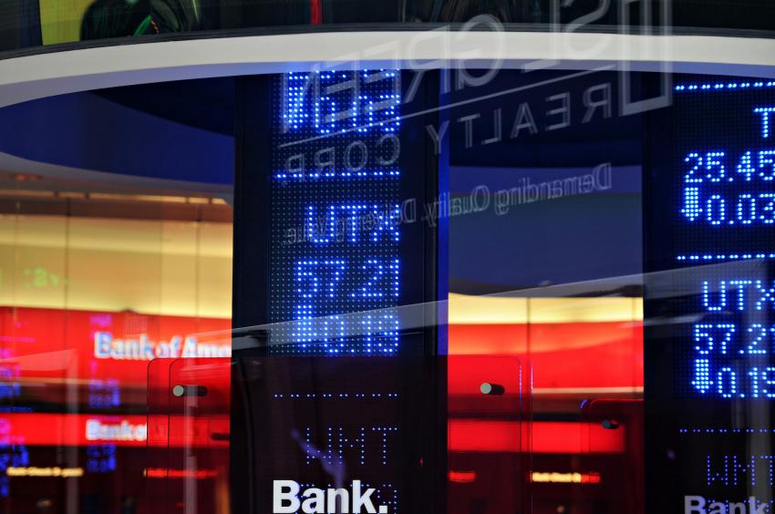 Уолл-стрит ушла в минус: рынки готовятся к новому витку тарифной войны
