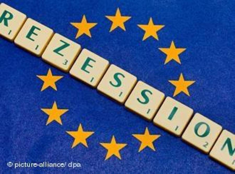 Еврозоне грозит третья волна рецессии за последние шесть лет