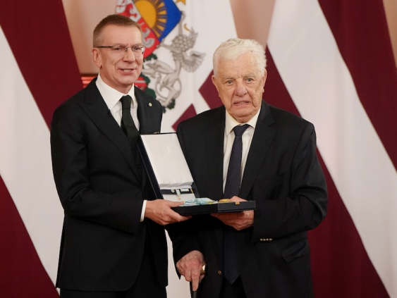 Раймонду Паулсу вручили высшую госнаграду