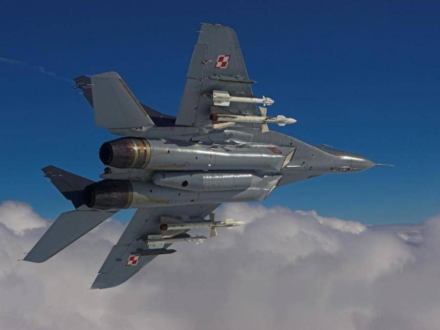 Таинственный МиГ-29 взял на прицел два турецких F-16. Москва: а мы здесь ни при чем!