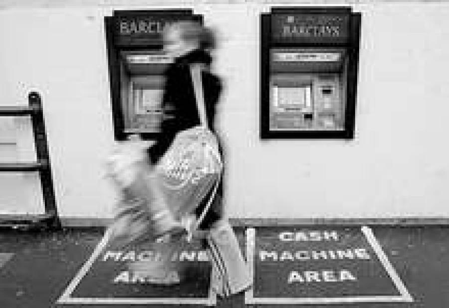 За 40 лет банкоматы вытеснили кассиров