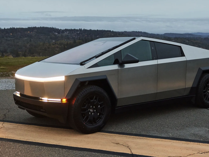 Tesla представила "самую доступную" модель Cybertruck и скинула цену на самую дорогую